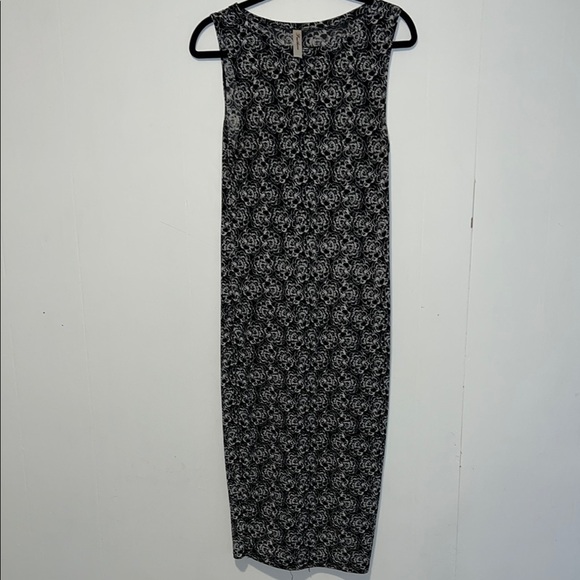 Feathers Women’s Black & White Sleeveless Midi Dress T21* - Picture 1 of 4